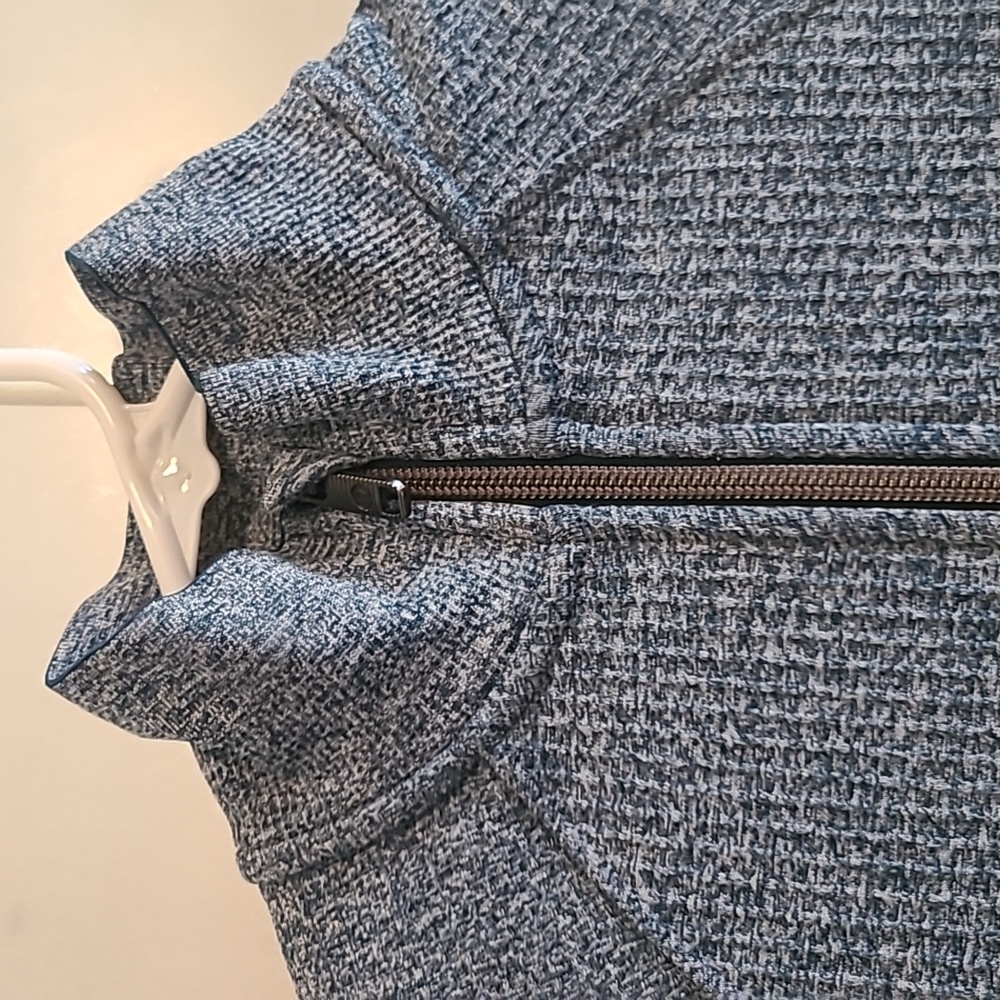 Lululemon Atletica Long Sleeves Active Top, Size 2, Color Light Blue 👌 ✨️ 😀 - Picture 6 of 16